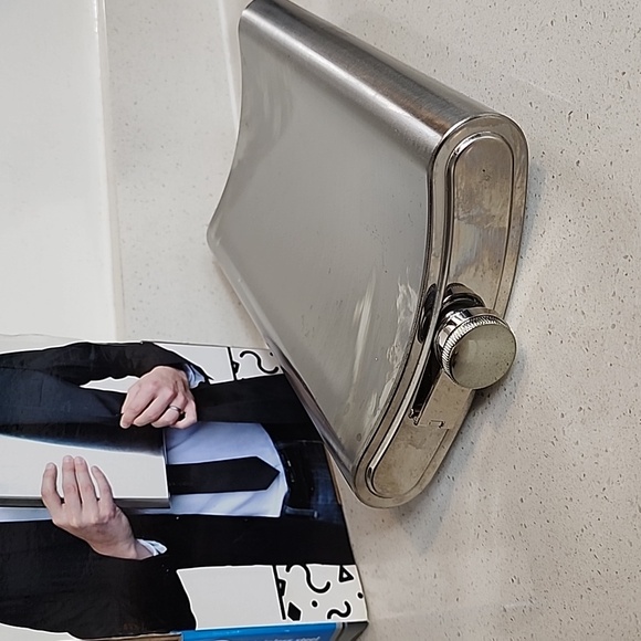 Super Flask 64 oz.New  Stainless Steel - Picture 4 of 7